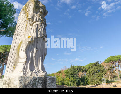 Ostia Antica à Rome, Italie. Statue de Minerve à ailes Banque D'Images