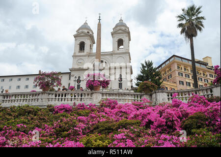 Renaissance italien Chiesa della Santissima Trinita dei Monti (église de la Santissima Trinita dei Monti) du XVI siècle, Roman Obelisco Sallustian Banque D'Images