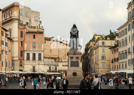 Monumento a Giordano Bruno (Statue de Giordano Bruno) conçue par Ettore Ferrari sur le Campo de Fiori dans le centre historique de Rome dans la liste du patrimoine mondial par Banque D'Images