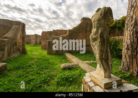 Ostia Antica à Rome, Italie. Dans le paysage des ruines archéologiques romaines Banque D'Images