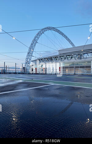 Le stade de Wembley de Wembley vu W10 Garage par l'architecte Will Alsop Banque D'Images