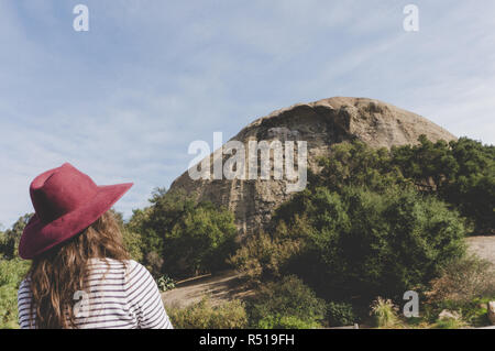 N° AlamyPicNeeds : Monument d'Eagle Rock, Los Angeles, USA no travelphotography -- Femme vu de dos au monument à Banque D'Images