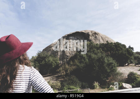 N° AlamyPicNeeds : Monument d'Eagle Rock, Los Angeles, USA no travelphotography -- Femme vu de dos au monument à Banque D'Images