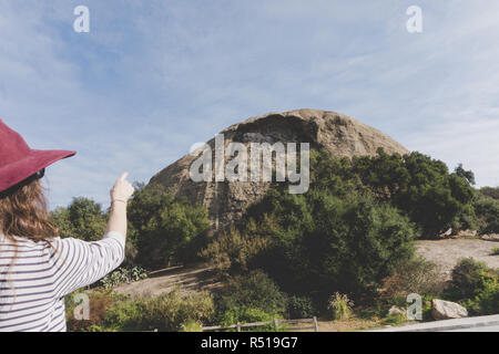 N° AlamyPicNeeds : Monument d'Eagle Rock, Los Angeles, USA no travelphotography -- Femme vu de dos au monument à Banque D'Images
