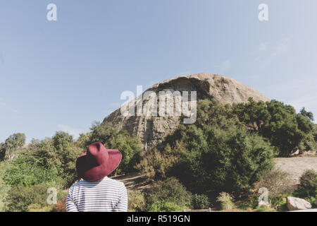 N° AlamyPicNeeds : Monument d'Eagle Rock, Los Angeles, USA no travelphotography -- Femme vu de dos au monument à Banque D'Images