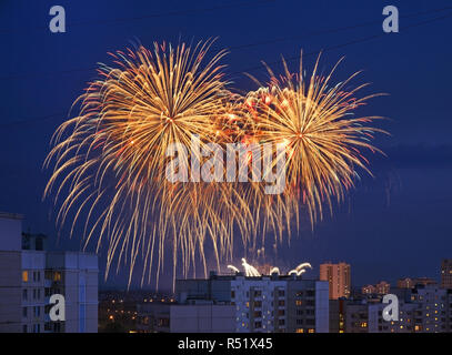 D'artifice dans le district de Butovo Yuzhnoye (Sud Butovo). Moscou. La Russie. Banque D'Images