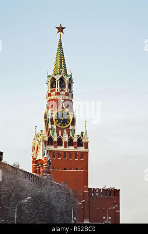 Tsarskaya Spasskaya et tours du Kremlin de Moscou. La Russie Banque D'Images