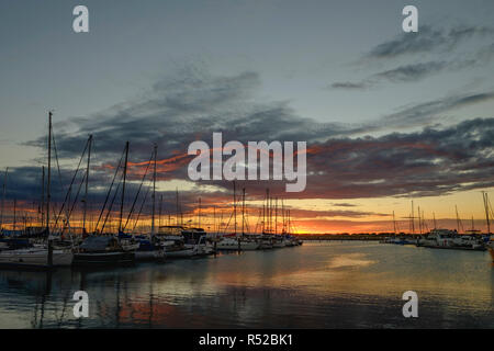 Coucher du soleil à Scarborough Marina Banque D'Images