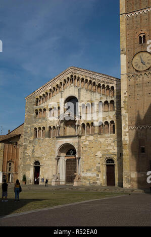 L'Italie, l'Emilie Romagne, Parme, S. Maria Assunta Cathedral, façade romane Banque D'Images