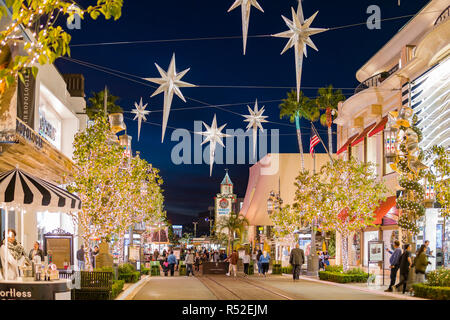 Los Angeles, NOV 26 : Vue de nuit le marché de producteurs avec décoration de Noël le Nov 26, 2018 à Los Angeles, Californie Banque D'Images