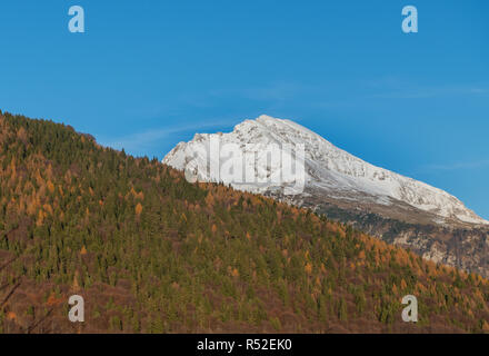 Mont arera avec la première neige de l'automne Banque D'Images