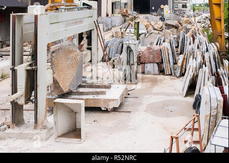 Pour l'usine de blocs de pierre de coupe en tranches pour l'industrie de la construction Banque D'Images