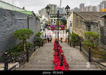 Décorations de fleurs colorées dans village de Taipa, un quartier traditionnel portugais de Macao. Macao, Janvier 2018 Banque D'Images