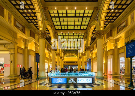 Centre commercial de luxe dans le Venetian Casino, l'un des plus célèbres monuments et attractions touristiques dans la région de Macao. Macao, Janvier 2018 Banque D'Images