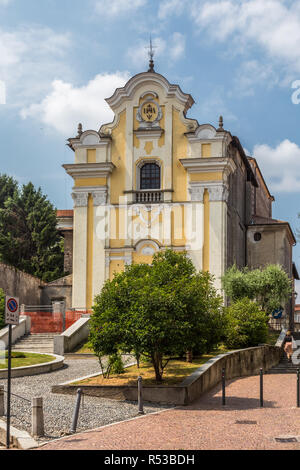 Arona, Italie, le 12 juillet 2013 : Église catholique romaine des Santi Martiri. Banque D'Images