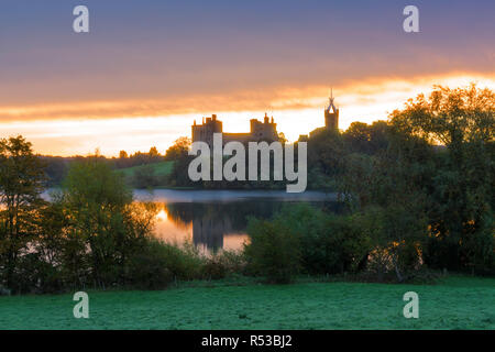 Le lever du soleil, Linlithgow loch, Peel, palace, West Lothian, Ecosse centrale UK. Banque D'Images