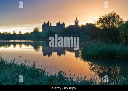 Le lever du soleil, Linlithgow loch, Peel, palace, West Lothian, Ecosse centrale UK. Banque D'Images