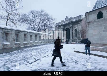 Neige sur les rues d'Istanbul historique Banque D'Images