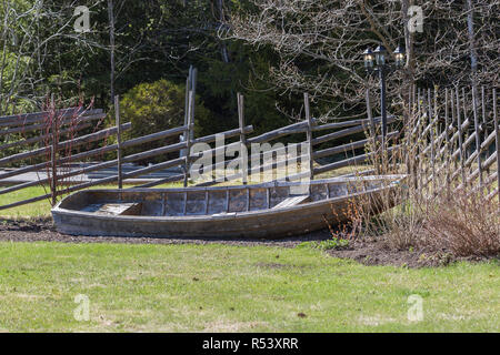 Barque dans jardin Banque D'Images