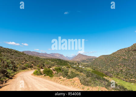 Une ferme et route paysage à Keurbos dans le Cederberg Montagnes de la province du Cap-Occidental en Afrique du Sud Banque D'Images
