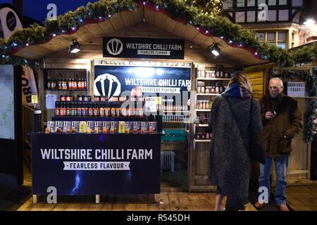 Marché de Noël de Salisbury, Royaume-Uni. 29 Nov 2018. Soirée d'ouverture du marché de Noël de Salisbury, Wiltshire, Royaume-Uni Crédit : Finnbarr Webster/Alamy Live News Banque D'Images