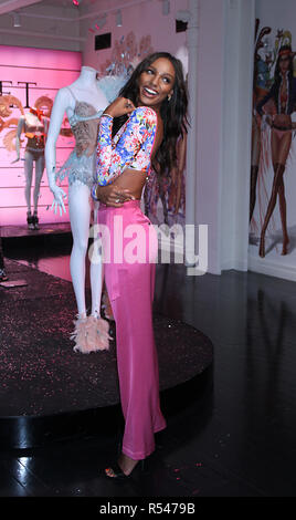 New York, USA. 29 Nov 2018. Jasmine Tookes de Victoria's Secret Angels célébrer le 2018 Victoria's Secret Fashion Show Victoria Secret';s Magasin de la 5e Avenue à New York. New York, USA. 29 Nov 2018. Credit:RW/MediaPunch MediaPunch Crédit : Inc/Alamy Live News Banque D'Images