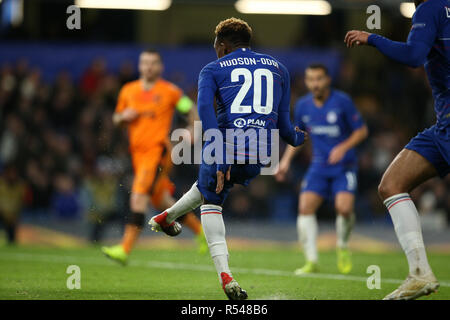 Stamford Bridge, Londres, Royaume-Uni. 29 Nov, 2018. L'UEFA Europa League Football, Chelsea contre PAOK ; Julien Hudson-Odoi les pousses de Chelsea pour marquer son 3e but dans les côtés 60e minute pour le rendre 3-0 : Action Crédit Plus Sport/Alamy Live News Banque D'Images