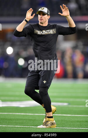 Arlington, Texas, USA. 29 Nov, 2018. New Orleans Saints quarterback Drew Brees (9) se réchauffe avant le match de la NFL entre les New Orleans Saints et les Cowboys de Dallas à AT&T Stadium à Arlington, au Texas. Shane Roper/Cal Sport Media/Alamy Live News Banque D'Images