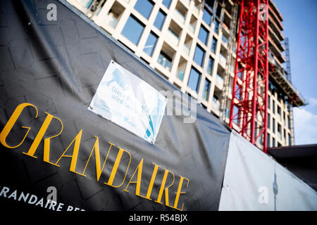 Berlin, Allemagne. 29 Nov, 2018. La construction de l'emplacement de l'Grandaire à Alexanderplatz. Les propriétaires de bâtiment en Allemagne s'habiller leurs objets dans toujours plus de noms inhabituels. (Dpa ''cinq amis' et 'Lady Di's love affair' - maisons deviennent des marques à partir de 30.11.2018) Crédit : Christoph Soeder/dpa/Alamy Live News Banque D'Images