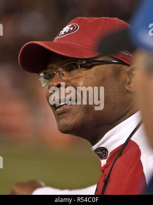 San Francisco, Californie, USA. 20 Sep, 2010. 49ers l'entraîneur-chef Mike Singletary le lundi, Septembre 20, 2010 à Candlestick Park, San Francisco, Californie. Saints défait les 49ers 25-22. Crédit : Al Golub/ZUMA/Alamy Fil Live News Banque D'Images