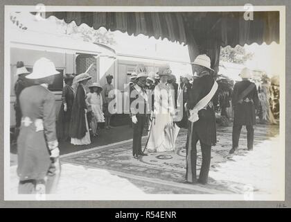 Le Roi Indien de l'Empereur Tour Durbar, 1911-1912. L'arrivée du roi George V et la Reine Mary à la gare de Calcutta . 1911-1912. photo. Source : Photo 659/(162). Banque D'Images