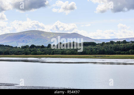 Vue sur la rivière Nith vers criffel, Dumfries Banque D'Images