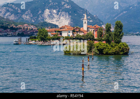 Le Lac Majeur, Italie, le 9 juillet 2012 : Isola dei Pescatori, l'Île de pêcheurs, le plus septentrional des trois principales îles Borromées Banque D'Images