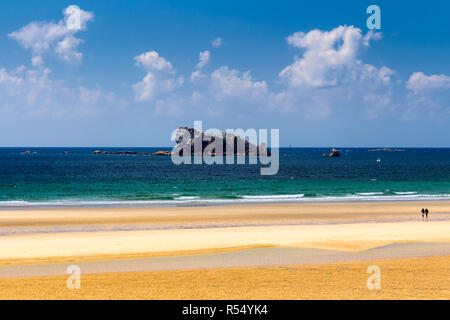 Plage Anse de Pen Hat sur la Presqu'ile de Crozon, Parc naturel régional d'Armorique. Département Finistère, Crozon. Bretagne (Bretagne), France. Banque D'Images