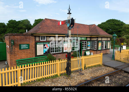 Signal fort de la station sur l'île de Wight ligne de chemin de fer à vapeur. Gare, Haven Street / Havenstreet, Ryde, UK. (98) Banque D'Images