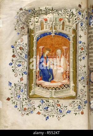 Vierge et enfant avec St Anne. Heures de Beaufort. [Angleterre Londres ?] ; vers 1410. [Ensemble] folio vierge à l'enfant, avec sainte Anne tenant un livre, intronisé. Décoration florale de frontière sprays Image réalisée à partir d'heures de Beaufort. Publié à l'origine/produit en Angleterre [Paris ?] ; vers 1410. . Source : Royal 2 A. XVIII, f.13v. Langue : le latin. Auteur : associer des Saints Beaufort maître. Banque D'Images