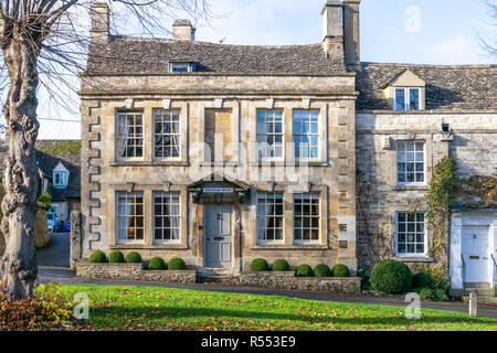 Avis de Glenthorne House, High Street, Burford, Oxfordshire en automne Banque D'Images