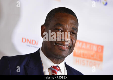 Dikembe Mutombo assiste à la Drugs for Neglected Diseases Initiative Décisions inaugural de l'histoire médicale à l'hôtel Bowery gala le 24 octobre 2018 en Banque D'Images