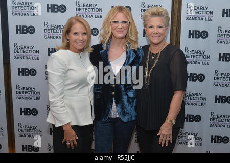 Katie Couric, Sandra Lee et Joan Lunden assister à 'RX : La détection précoce du cancer un voyage avec Sandra Lee' New York le dépistage à Théâtre de HBO le 2 octobre Banque D'Images