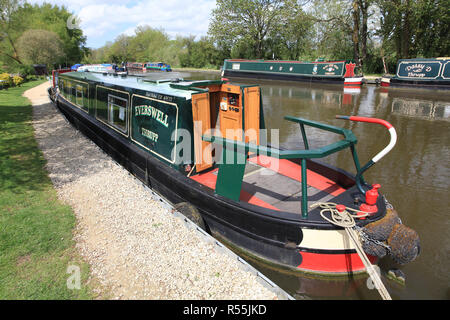 Bateau "canal" Everswell amarré à Thrupp, sur le canal d'Oxford dans l'Oxfordshire, Royaume-Uni Banque D'Images