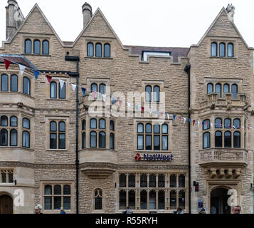 Chichester, Royaume-Uni - 06 octobre 2018 : La façade de la banque NatWest en direction de la rue East Banque D'Images