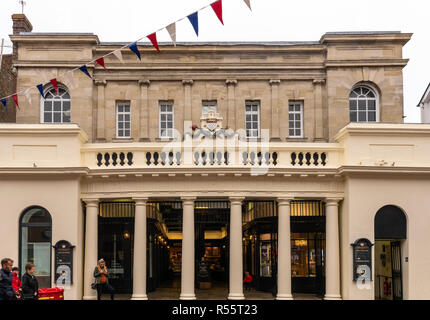 Chichester, Royaume-Uni - 06 octobre 2018 : l'entrée de Chichester marché du beurre sur North Street Banque D'Images