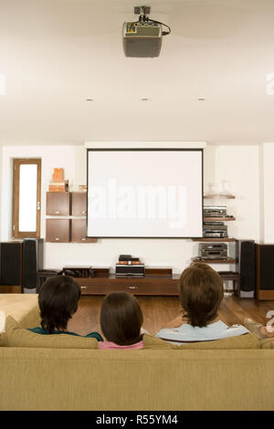 À propos de la famille pour regarder un film Banque D'Images