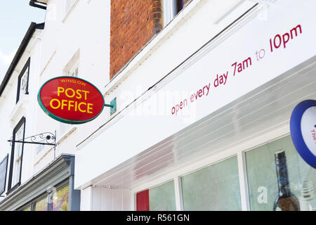 Winslow, UK - 27 avril, 2015. De l'extérieur d'un bureau de poste local en direction de Winslow, dans le Buckinghamshire. Il y a actuellement plus de 11 000 succursales dans le Royaume-Uni. Banque D'Images