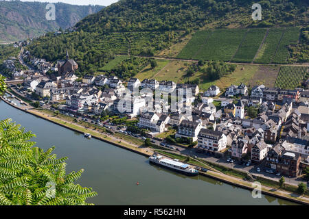 Cochem, Allemagne. Vue de la rive est de la Moselle, vue depuis le château de Reichsburg. Banque D'Images