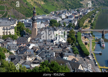 Cochem, Allemagne. Vue de la ville et de la Moselle à partir du château de Reichsburg. Banque D'Images