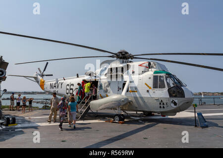 Un SH-3 Sea King, un hélicoptère anti-sous-marins USS Midway, San Diego, California, United States. Banque D'Images