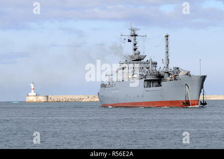 Novembre 2008, Sébastopol, en Crimée : un navire de guerre russe de la flotte de la mer Noire dans le port de Sébastopol. Navires de guerre russes dans le port de Sébastopol en Crimée. *** FRANCE / PAS DE VENTES DE MÉDIAS FRANÇAIS *** Banque D'Images