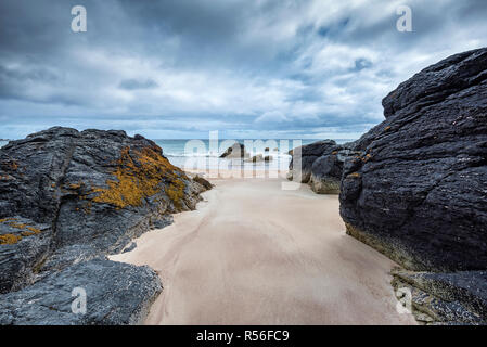 Rock avec plage de sable fin dans la baie de Sango Sands, Durness, Sutherland, Highlands, Scotland, United Kingdom Banque D'Images