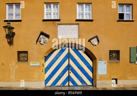 La Fuggerei, façade extérieure Am Sparrenlech Jakobervorstadt,, Augsbourg, souabe, Bavière, Allemagne Banque D'Images